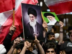 Az iráni monarchia bizonytalan átmenet előtt áll Hamenei halála után| mobilit.hu