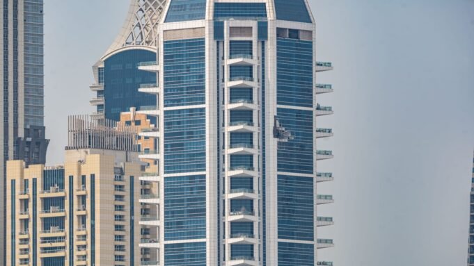 Az iráni rakéták továbbra is támadják az Öböl menti országokat