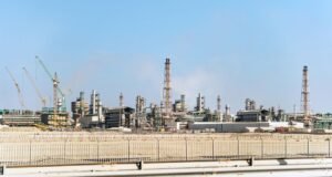 Az olaj- és gázárak emelkednek, de egyes részvények dacolnak a háborúra összpontosító eladási pénzekkel| mobilit.hu