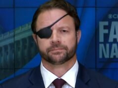 Dan Crenshaw képviselő szerint a félretájékoztatás szerepet játszott az előválasztás elvesztésében, és azt kérdezte: „Mindent el fog hinni, amit az interneten olvas?”| mobilit.hu