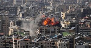 ÉLŐ – Teherán dróncsapásokat mért a szomszédos Szaúd-Arábiára és Kuvaitra, amikor az iráni háború 11. napja| mobilit.hu