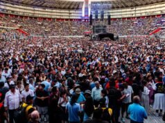 Ezrek fordulnak Krisztushoz, amikor a hatalmas Franklin Graham esemény eléri a 90 ezret| mobilit.hu