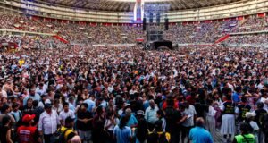 Ezrek fordulnak Krisztushoz, amikor a hatalmas Franklin Graham esemény eléri a 90 ezret| mobilit.hu