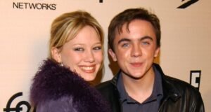 Hilary Duff védi anyját, míg Frankie Muniz hevesnek nevezi| mobilit.hu