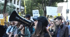 Hogyan birkóznak meg a Los Angeles-i iráni bevándorlók az Egyesült Államok Irán elleni háborújával Az Egyesült Államok-Izraeli háború az iráni hírek miatt| mobilit.hu