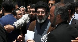 Irán Mojtaba Khameneit nevezte ki a legfelsőbb vezetőnek, néhai apja, Ali Khamenei ajatollah utódjaként.| mobilit.hu