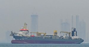 Irán lezárja a legfontosabb olajút a Hormuzi-szorosban, és 150 hajót sodort partra| mobilit.hu