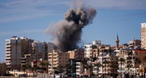 Irán „megtévesztőnek” nevezi Trump béketervét; Újabb csapatok indulnak a Közel-Kelet felé| mobilit.hu