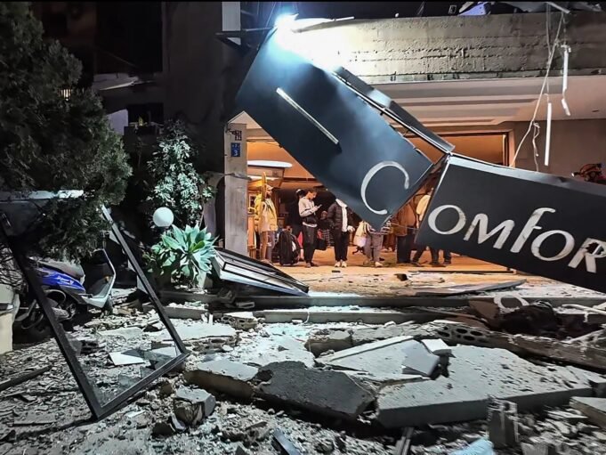 Izraeli erők bombáztak egy szállodát Bejrútban, egy lakóépületet Libanon keleti