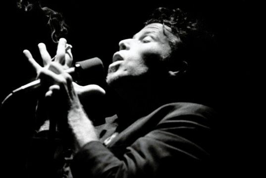 Johnny Cash a Tom Waits által neki írt Outlaw Himnuszt az egyik „legnagyobb spirituális”-nak nevezte, akit valaha hallott.| mobilit.hu