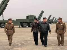 Kim Dzsong Un tizenéves lányával nézi Észak-Korea fegyvertesztjét| mobilit.hu