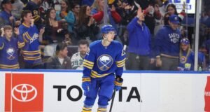 NHL-összefoglaló: Jack Quinn mesterhármasa zsinórban nyolcadik győzelméhez vezeti a Sabrest| mobilit.hu