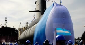 Négy egykori argentin haditengerészeti tiszt áll bíróság elé egy tengeralattjáró 2017-es elsüllyesztése miatt, amelyben a legénység 44 tagja halt meg.| mobilit.hu