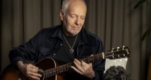 Peter Frampton 16 év után bejelentette az első új eredeti zenei albumot, amelyen Graham Nash, Sheryl Crow és mások szerepelnek.| mobilit.hu