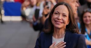 A venezuelai Maria Corina Machado hatalmas tüntetésen vezet Madridban, és tagadja, hogy találkozott volna a spanyol Sanchezzsel.| mobilit.hu