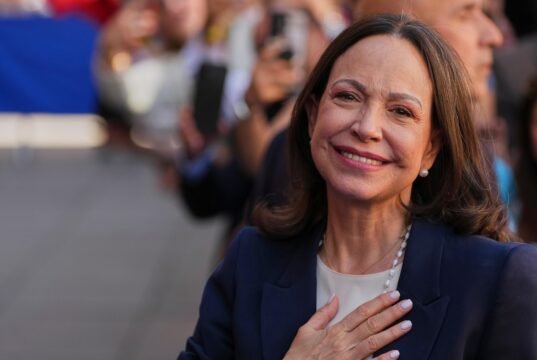 A venezuelai Maria Corina Machado hatalmas tüntetésen vezet Madridban, és tagadja, hogy találkozott volna a spanyol Sanchezzsel.| mobilit.hu