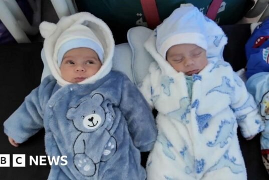 Anya, aki azt mondja, hogy Libanonban lebombázták otthonát, beszél a BBC-nek| mobilit.hu