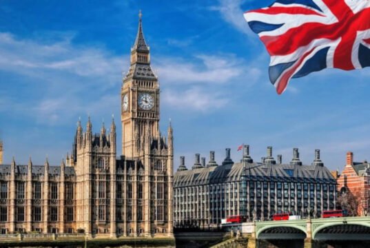 Az indiai házaspárt a törvényi tilalom ellenére több mint 5 évre bebörtönözték az Egyesült Királyságban, mert céget vezettek; 2 millió font adócsalásban érintett| mobilit.hu